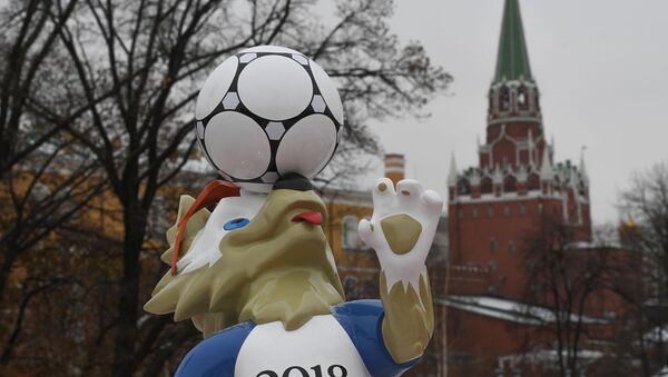 Символ чемпионата мира по футболу ФИФА-2018 волк Забивака в Москве - 俄羅斯衛星通訊社