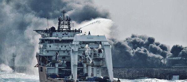 一艘在中国海岸附近起火的伊朗油轮再次发生爆炸后沉没 - 俄罗斯卫星通讯社