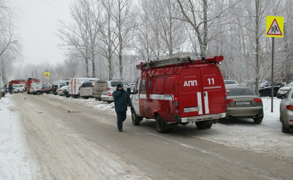一伙不明分子在彼尔姆一所学校实施袭击，8名学生和1名女老师受刀伤。 - 俄罗斯卫星通讯社