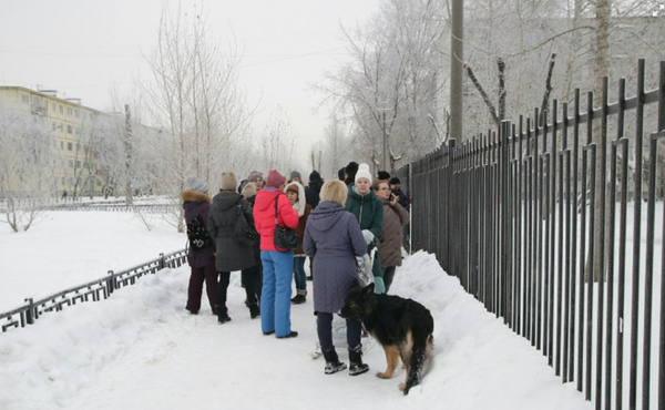 俄彼尔姆一所学校11名儿童和1名女教师被两名蒙面男子刺伤 - 俄罗斯卫星通讯社