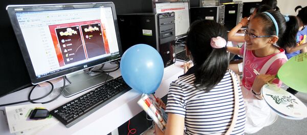 女儿从母亲卡上刷掉一大笔钱来支付视频游戏服装费用 - 俄罗斯卫星通讯社