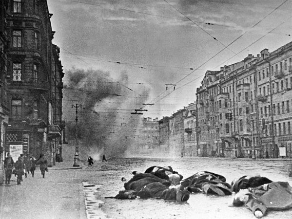 受到德國炮兵轟炸後的涅瓦大街 - 俄羅斯衛星通訊社