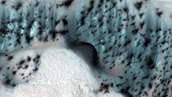 美国科学家在火星中纬度发现冰层 - 俄罗斯卫星通讯社