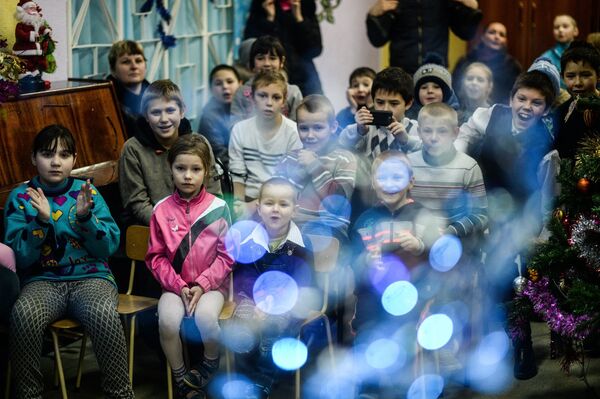 诺夫哥罗德州“彩虹”少年宫慈善音乐会 - 俄罗斯卫星通讯社