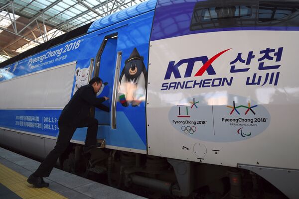 带有2018年冬奥会标志的高速列车 - 俄罗斯卫星通讯社