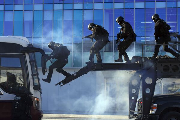 韩国警方在奥林匹克体育场参加反恐演习。 - 俄罗斯卫星通讯社