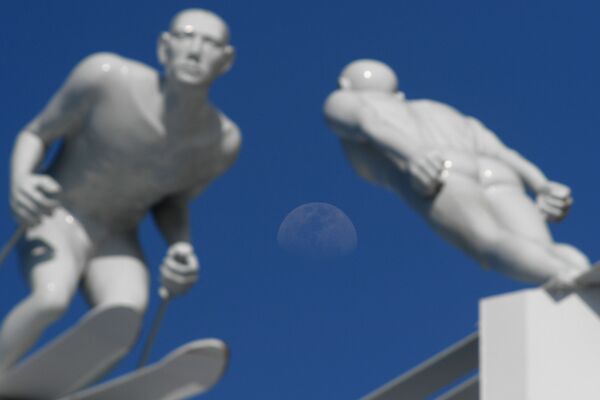 平昌街头的运动员雕塑 - 俄罗斯卫星通讯社