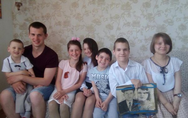 庫茲涅佐夫家中的小孩子們 - 俄羅斯衛星通訊社