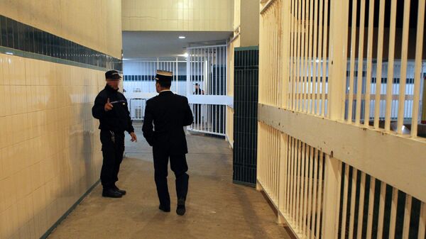 Prison staff walking in a hallway of the Borgo prison center, on the French island of Corsica - 俄罗斯卫星通讯社