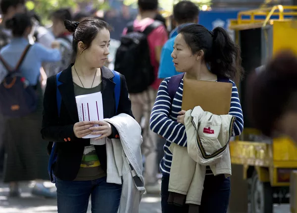 不管怎樣,#MeToo運動在中國已經取得初步成果。比如,北京航空航天大學曾經的女大學生羅茜茜指控陳小武教授對她和其他五名女生性侵。 不管怎樣,#MeToo運動在中國已經取得初步成果。比如,北京航空航天大學曾經的女大學生羅茜茜指控陳小武教授對她和其他五名女生性侵。 - 俄羅斯衛星通訊社