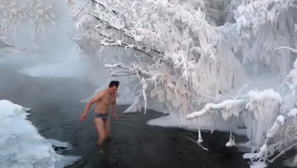 零下65度！中國遊客在雅庫特冰水中沐浴 - 俄羅斯衛星通訊社