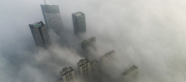 Skyscrapers are shrouded in fog in Hefei in eastern China's Anhui province - 俄罗斯卫星通讯社