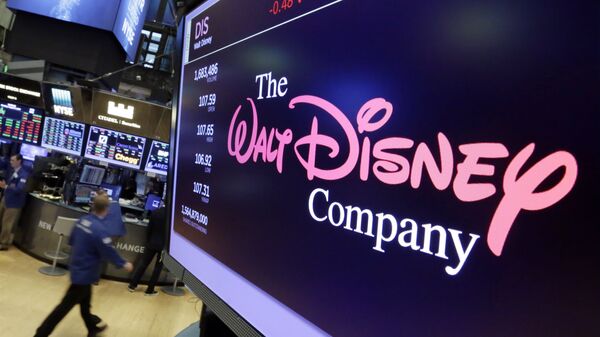 Логотип компании Walt Disney на экране Нью-Йоркской фондовой биржи - 俄罗斯卫星通讯社