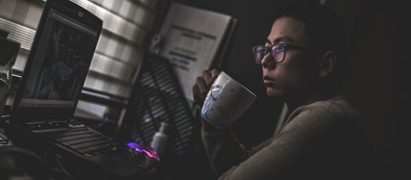 Мужчина за ноутбуком - 俄罗斯卫星通讯社