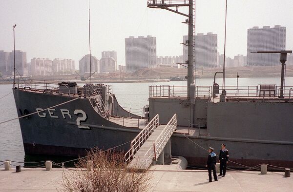 執行任務時，“普韋布洛”號進入朝鮮水域，被朝軍軍艦和戰機發現。 - 俄羅斯衛星通訊社