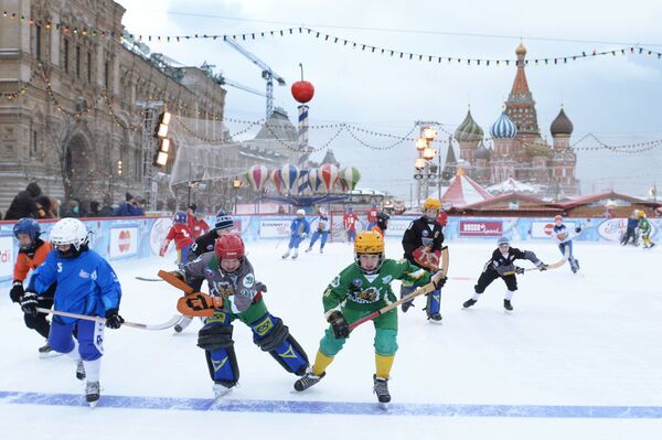 甚至红场也浇上了冰场 - 俄罗斯卫星通讯社