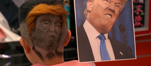 理髮師打造“後腦勺上的普京和特朗普” - 俄羅斯衛星通訊社