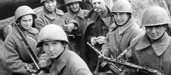 Александр Ильич Родимцев, генерал-майор, Герой Советского Союза, командир 13-й гвардейской стрелковой дивизии, особо отличившейся в Сталинградской битве среди бойцов, 1942 год - 俄羅斯衛星通訊社