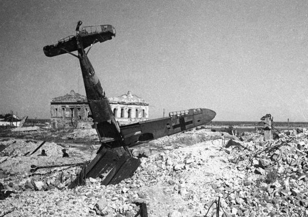 在斯大林格勒上空被击落的德国飞机，1943年 - 俄罗斯卫星通讯社