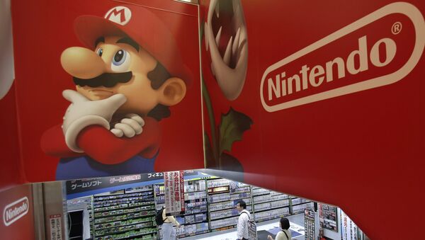 Shoppers walk under the logo of Nintendo and Super Mario character, left, at an electronics store in Tokyo - 俄羅斯衛星通訊社