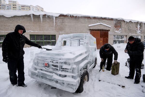 一輛冰制越野車 - 俄羅斯衛星通訊社