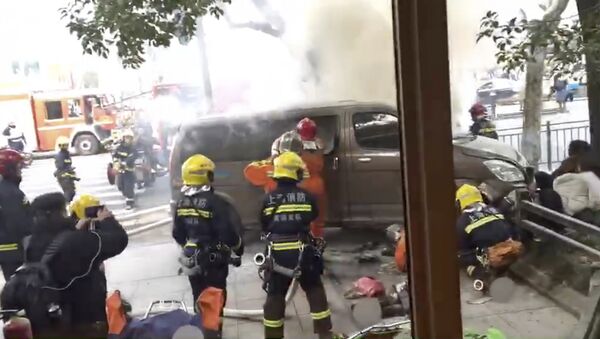 上海一车辆冲上人行道撞到行人 18人送医3人重伤 - 俄罗斯卫星通讯社