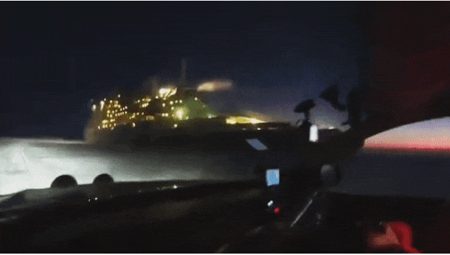 核动力破冰船将被困在暴风雪中的旅行家们“放到”了港口  - 俄罗斯卫星通讯社