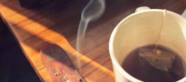 科学家：烟民和酒友喝热茶更易患食道癌 - 俄罗斯卫星通讯社