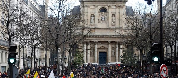 法國中學生走上街頭抗議教育改革 - 俄羅斯衛星通訊社