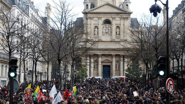法國中學生走上街頭抗議教育改革 - 俄羅斯衛星通訊社