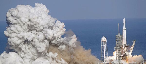 美国“猎鹰重型”运载火箭在卡纳维拉尔角发射场首次发射试飞 - 俄罗斯卫星通讯社