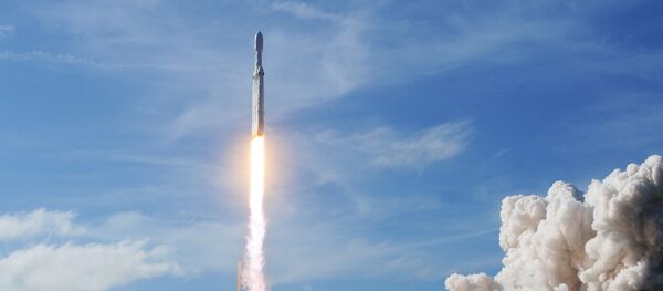 “猎鹰重型”运载火箭成功发射 - 俄罗斯卫星通讯社