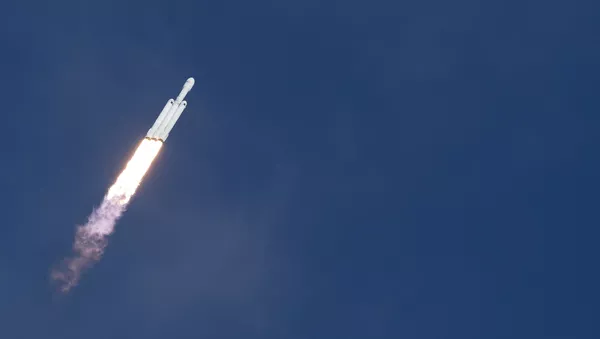 “獵鷹重型”成功發射 - 俄羅斯衛星通訊社