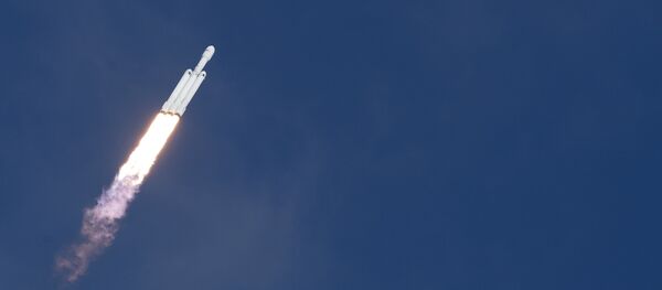 “獵鷹重型”成功發射 “獵鷹重型”成功發射 - 俄羅斯衛星通訊社