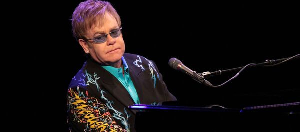 埃尔顿·约翰为参加哈里王子婚礼取消两场在美演出 - 俄罗斯卫星通讯社