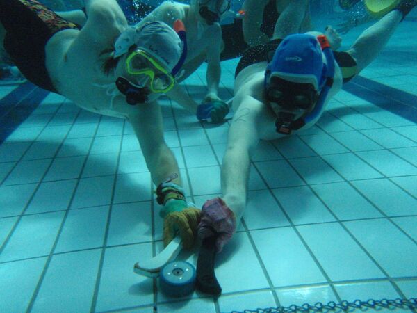 水下曲棍球(Underwater Hockey)不是所有人都听说过,亲眼见过的人更少。 水下曲棍球(Underwater Hockey)不是所有人都听说过,亲眼见过的人更少。 - 俄罗斯卫星通讯社