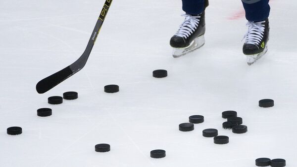 朝鮮冰球運動員帶著過時的木制冰球棍參加平昌冬奧會 - 俄羅斯衛星通訊社