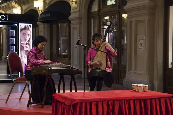 古姆商場喜迎中國新年活動上中國音樂家表演 - 俄羅斯衛星通訊社