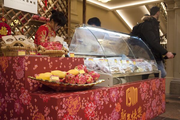 古姆商場喜迎中國新年活動上的中國水果和甜點 - 俄羅斯衛星通訊社