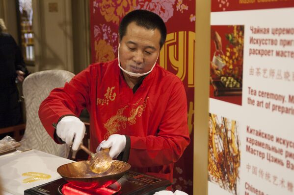 古姆商场喜迎中国新年活动上展示中国民间艺术“糖画” - 俄罗斯卫星通讯社