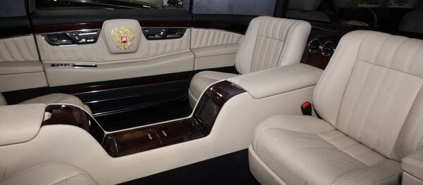 普京乘坐新总统座驾前往克宫参加就职典礼 - 俄罗斯卫星通讯社