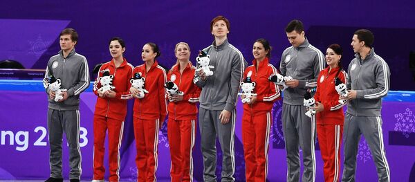 Олимпиада 2018. Фигурное катание. Команды. Цветочная церемония - 俄罗斯卫星通讯社