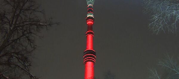 莫斯科奥斯坦金诺电视塔亮起红光迎接中国春节到来 - 俄罗斯卫星通讯社