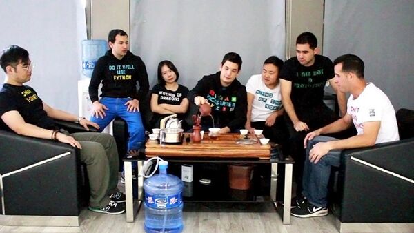 古巴年輕企業家在中國製造“智能”上衣 - 俄羅斯衛星通訊社