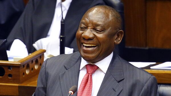 South Africa's new president Cyril Ramaphosa smiles as he delivers a speech - 俄罗斯卫星通讯社