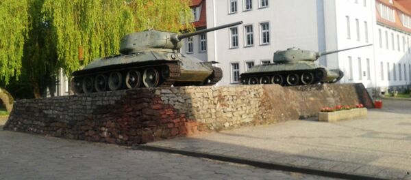 Памятник солдатам Красной Армии павшим в 1945 году от жителей польского города Дравско-Поморске - 俄羅斯衛星通訊社