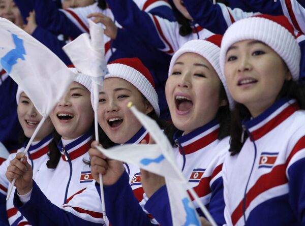 朝鲜拉拉队吸引冬奥观众眼球 - 俄罗斯卫星通讯社