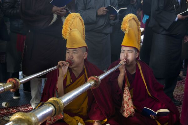 印度達蘭薩拉，藏族僧侶頭戴禮帽在慶祝洛薩爾（藏歷新年） - 俄羅斯衛星通訊社