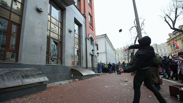 烏克蘭激進分子朝俄駐基輔合作署扔石塊和雞蛋 - 俄羅斯衛星通訊社