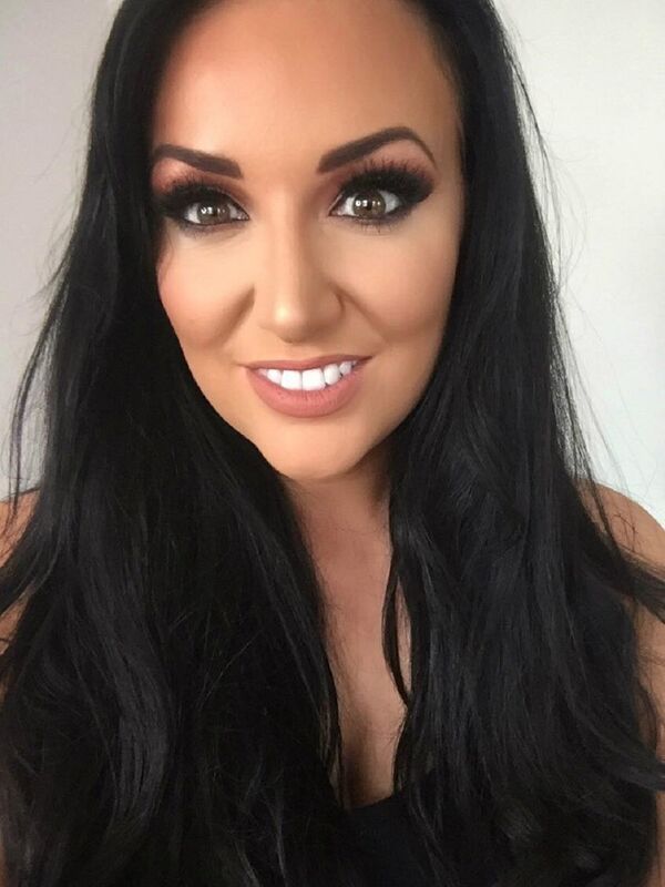 2009年，霍芝获得 英国小姐桂冠 - 俄罗斯卫星通讯社